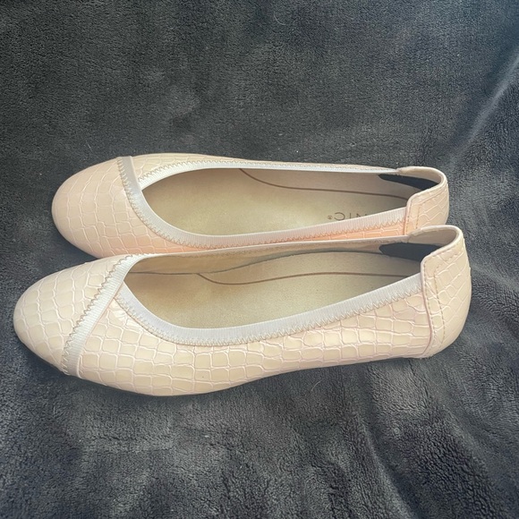 Bionic Light Pink Flats - Picture 3 of 5